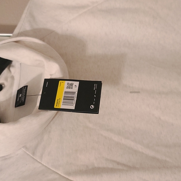 Nike long sleeve cream color sweatshirt with pockets. Size S - Picture 5 of 10